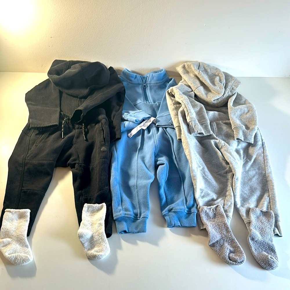 Bundle of boys matching sweatsuit sets jogger 18-24 months socks gap cat&jack